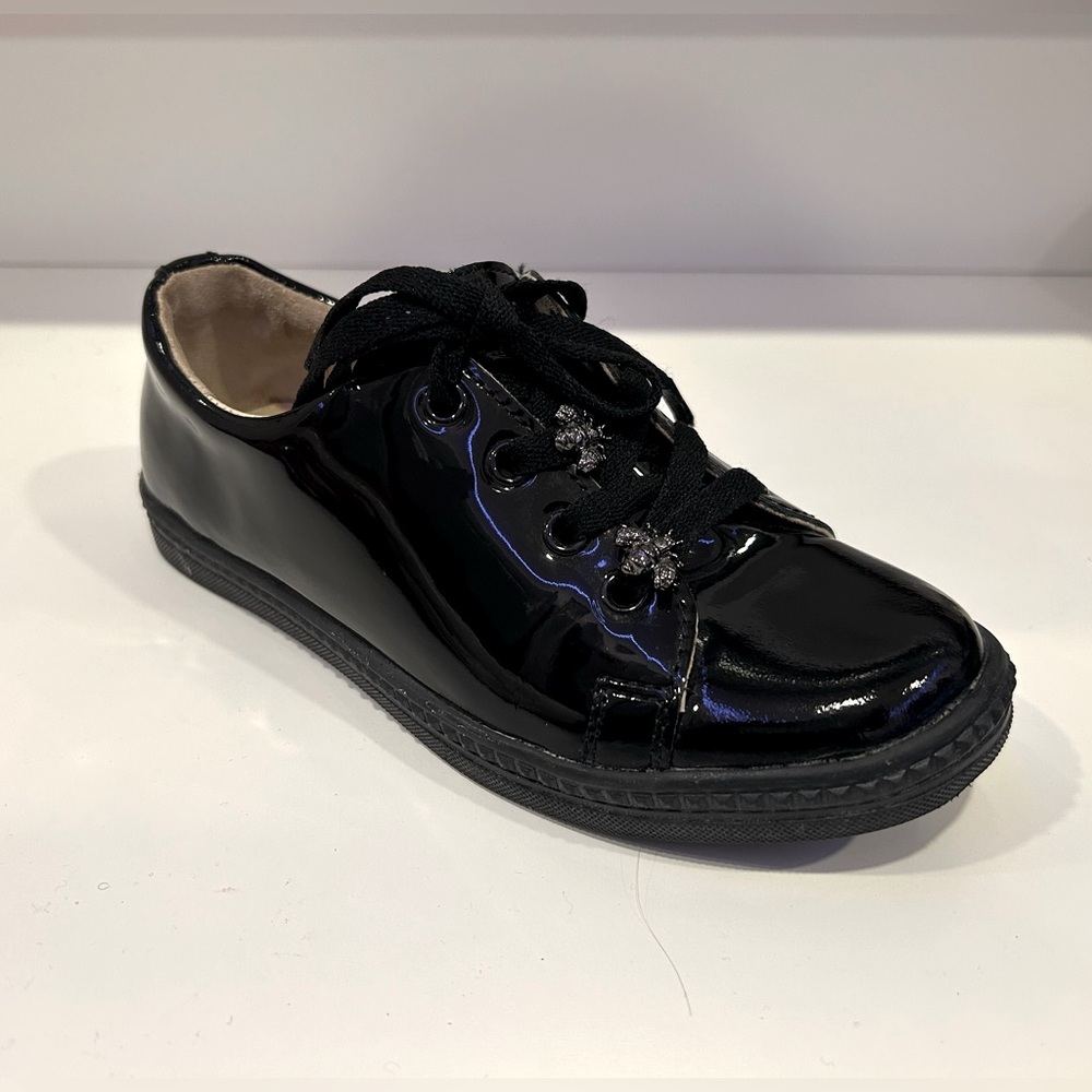 Girls' black patent leather shoes